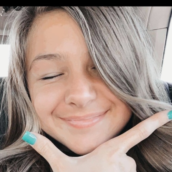 Meet your Posher, Ava - Picture 1 of 1